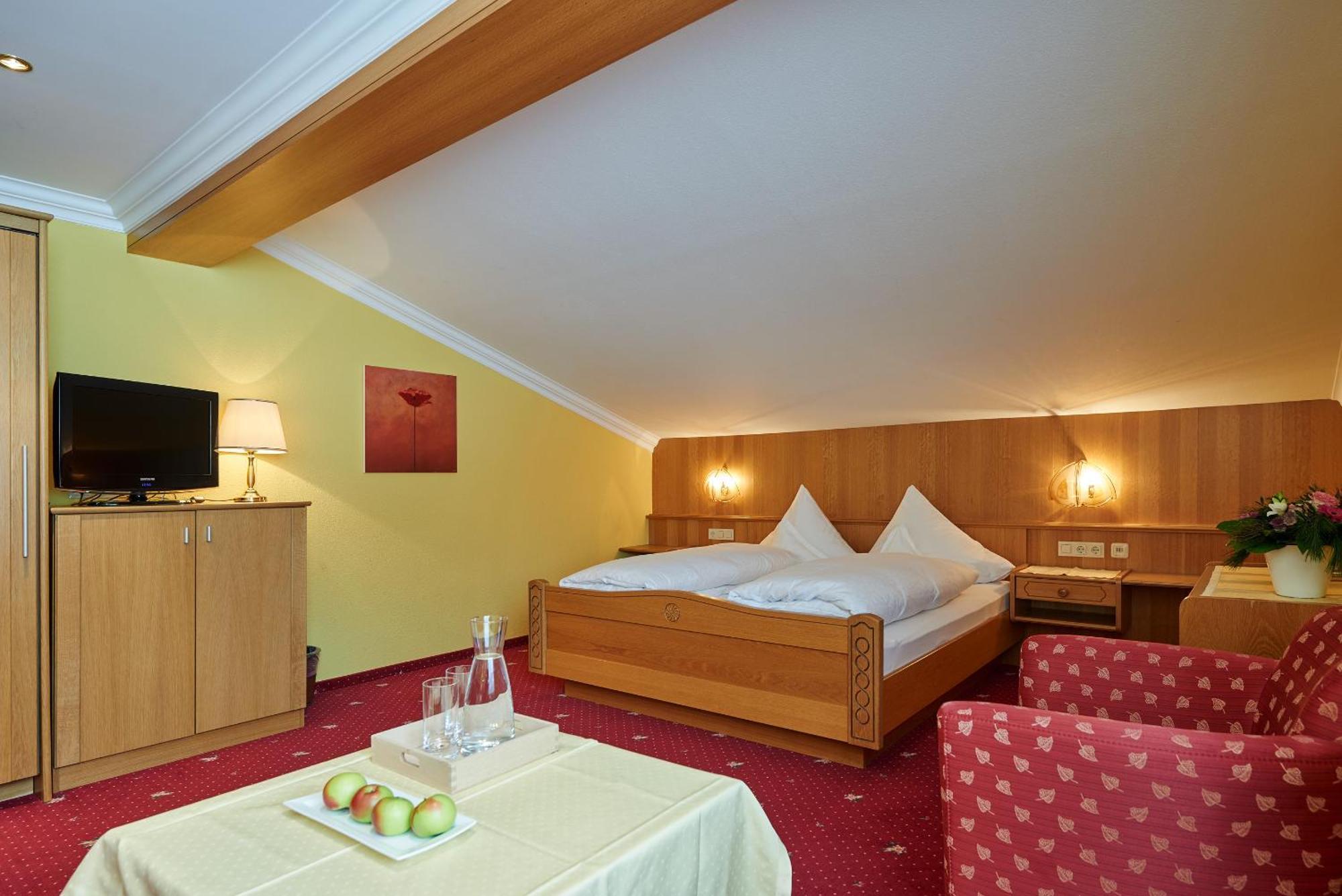Hotel Restaurant Formarin Oberlech Camera foto