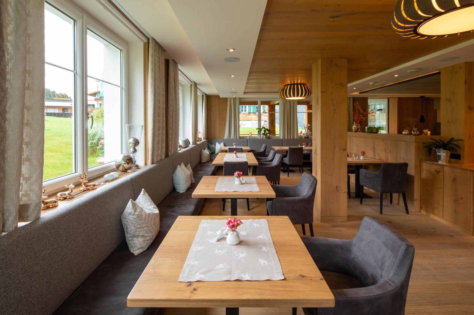 Hotel Restaurant Formarin Oberlech Esterno foto